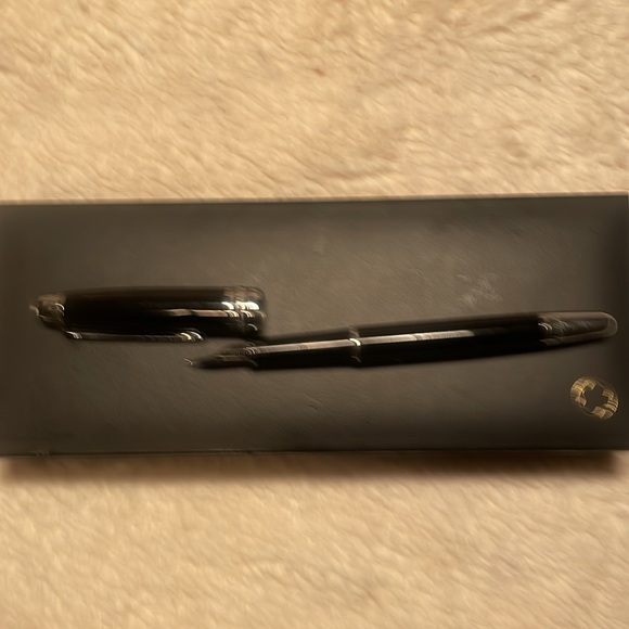 Mt Blanc Meisterstuck 18k Gold Nib Fountain Pen - Picture 2 of 9